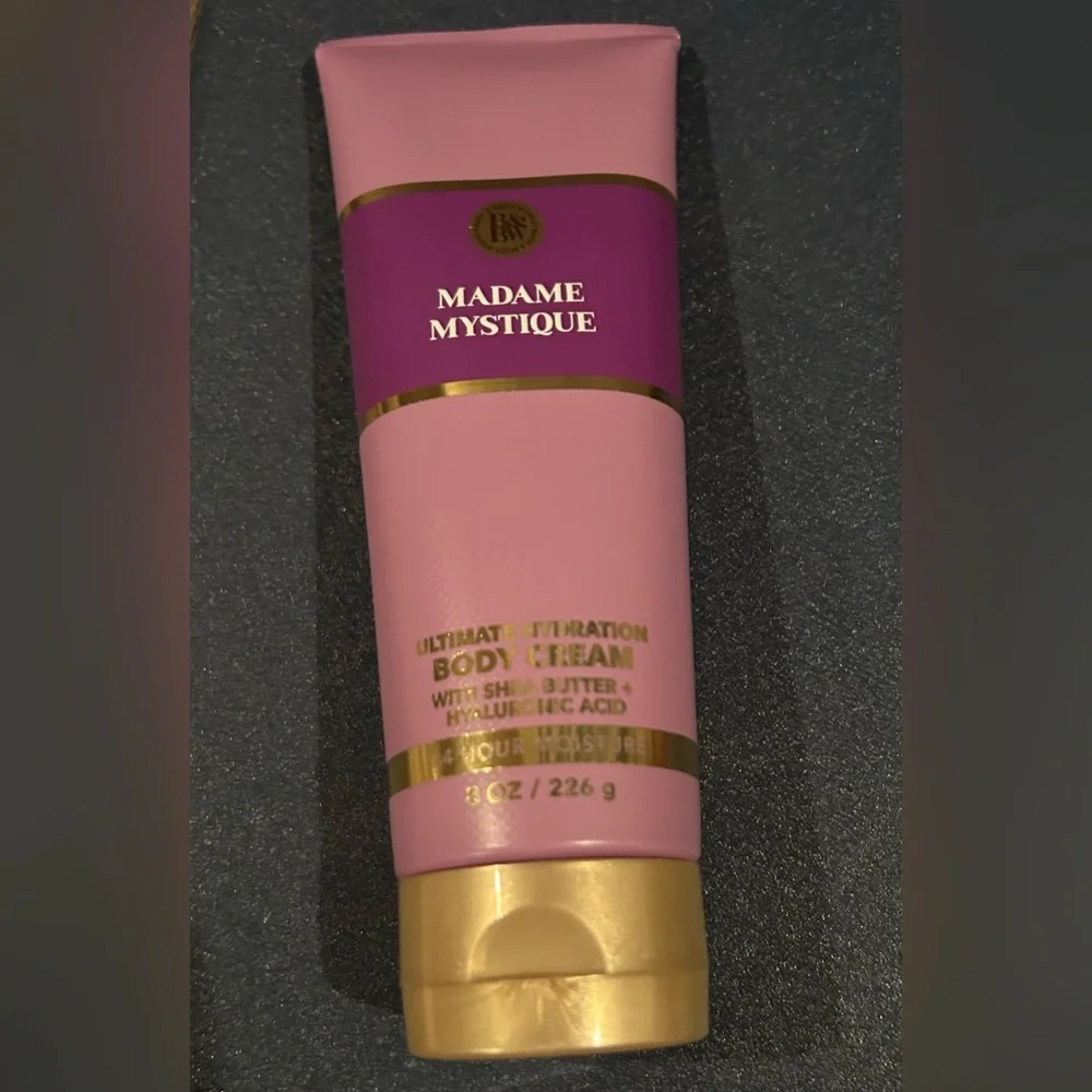 Bath & Body Works Madame Mystique Ultimate Hydration Body Cream 8 oz / 226 g NEW